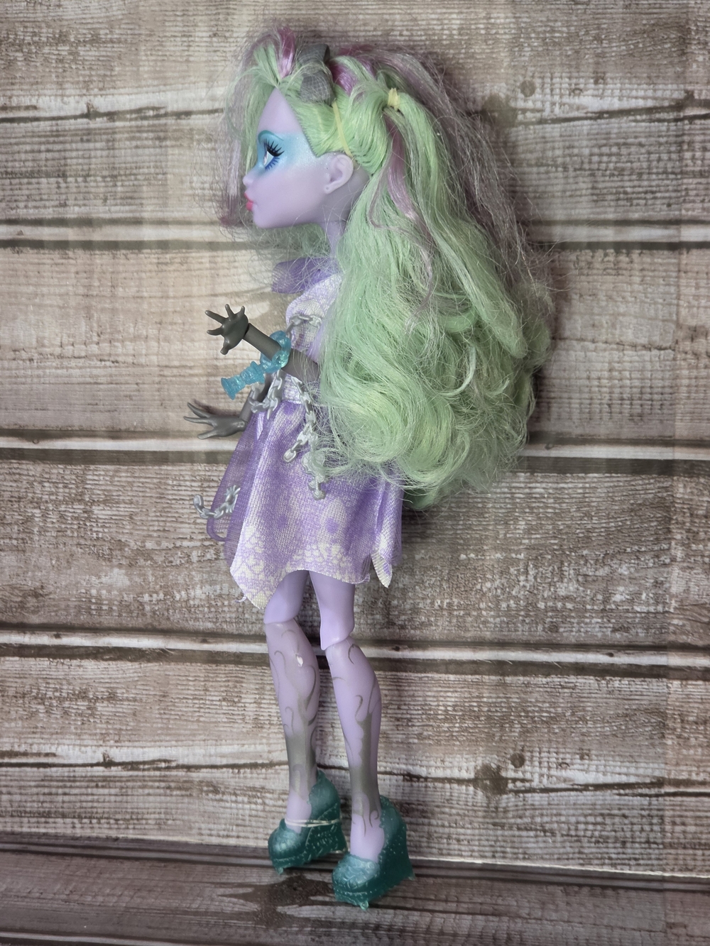 Monster High Haunted Getting Ghostly Twyla Doll - Picture 2 of 6